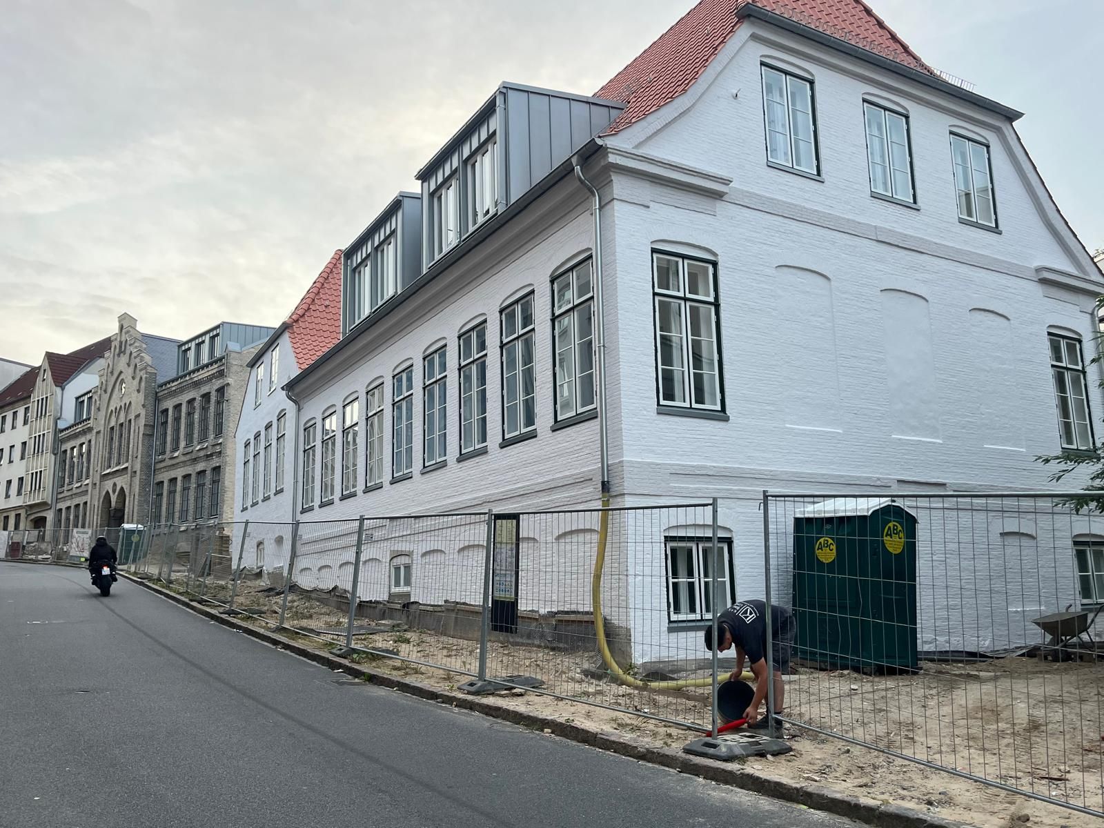 Haus 12, Straßenseite